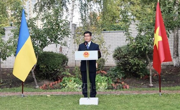 Embassy maintaining attention to Vietnamese in Ukraine ambassador